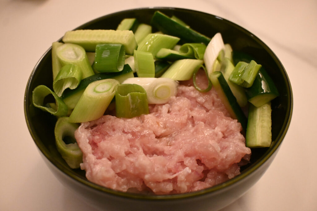 白ねぎを載せたネギトロ丼